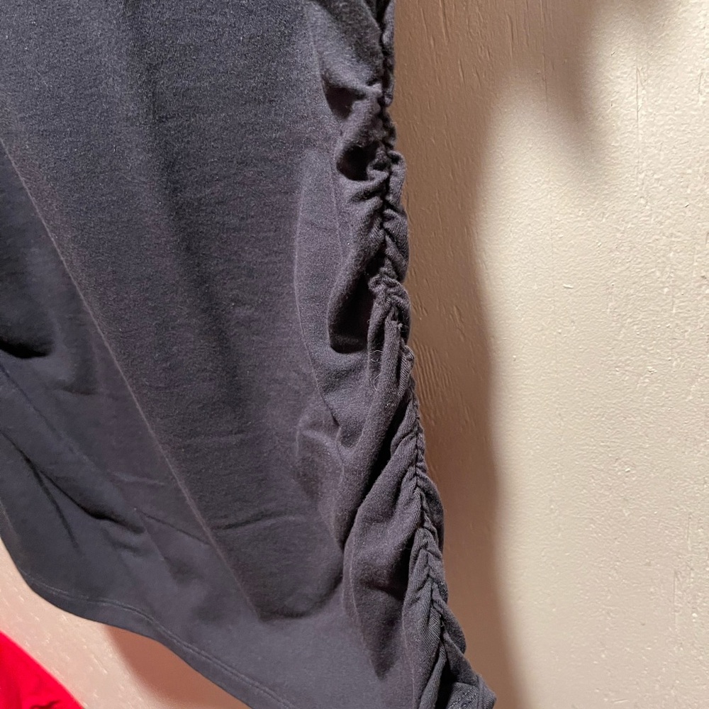 {MICHAEL KORS}NWOT•SIDE RUCHED DETAIL TOP - Picture 4 of 6